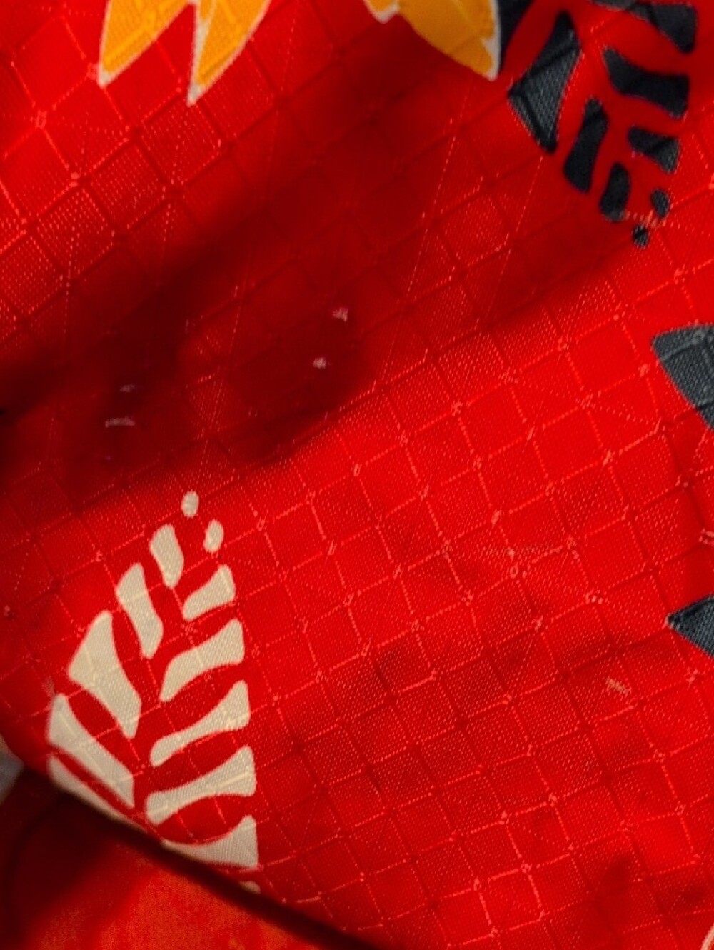 thirty-one Red Floral Travel Duffel - Picture 4 of 6